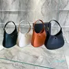 Omuz Hobo Çanta Crossbody Alışveriş Çantaları Tasarımcı Çanta Deri Kadınlar Zipper Ferife Su Geçirmez Çanta Çantası Moda Mektupları Ayarlanabilir Kayışlar