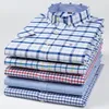 Mężczyźni S T SHIRTS S 7xl Bawełniane koszule dla mężczyzn Summer Summer Plusy Size Plaid Striped Male Business Casual White Regular Fit 230715