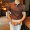 Мужские свитеры мужская британская футболка с коротким рукавом с коротким рубашкой с тонкой рубашкой с тонкой вязаной футболкой с модным топ 230714