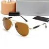 Lunettes de soleil de créateurs de mode de luxe pour femmes hommes lunettes mêmes lunettes de soleil que photo de rue de plage petites lunettes de soleil en métal plein cadre avec boîte-cadeau