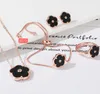 Necklace Five Leaf Clover Luxury Designer smycken sätter diamantskal mode mässing koppar kvinnor armband örhängen ring halsband valentin d
