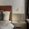 مصابيح طاولة حديثة مصباح LED مصباح الذهب البهو Gold Bedroom Bedside Desk Night Light Light Home Home Fileting AC90-260V