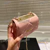 Woc Damen Mini Flap Umhängetasche Matelasse Kette Leder gesteppt Vintage Luxus Handtasche Abend Reise Clutch Geldbörse Gold Hardware Schriftzug Sacoche 11CM