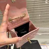 Woc Damen Mini Flap Umhängetasche Matelasse Kette Leder gesteppt Vintage Luxus Handtasche Abend Reise Clutch Geldbörse Gold Hardware Schriftzug Sacoche 11CM