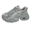 Vintage amerikansk stil chunky plattform sneakers kvinnor spring tjocka sulade sportskor kvinna andas mesh snörning skor