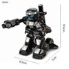 Robot RC EBORUI Robot de combat RC 2.4G Robot RC de combat humanoïde avec deux manettes de contrôle Véritable expérience de combat de boxe cadeau pour les enfants 230714