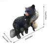 Dekoracje ogrodowe czarny niedźwiedź drzemka cub posąg spędzający czas żywicy drzew figurka zwierząt do haltowego ogrodowego żywopłotu ogrodowego L230715
