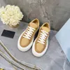 Luxe ontwerpers Vrouwen Hoge lage bende Casual schoenen Loopschoenen Macro Re-Nylon Geborsteld Leer Sneakers rubberen zool Luxe mode Sneakers Hot groothandel