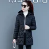 Trench da donna Giacca invernale imbottita in cotone leggero Moda femminile Ispessimento Tenere al caldo Cappotto da donna di grandi dimensioni Slim Fit Parka con cappuccio