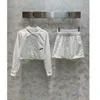 23SS Casual Suit Women Shorts Устанавливает женские дизайнерские одежды, отворотная рубашка с длинным рукавом, лента лента лента, лоскутные изделия с высокой эластичной шортами, наборы женщин A1