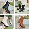 Diseñador Martin Boots Tobillo negro Plataforma de bicicleta Zapatos planos Botas de combate Tacón bajo Botas con cordones Cadena de cuero Logo Hebilla Mujer Diseñador de lujo Zapatos de mujer