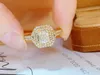 Pendanthalsband 18K Solid Real Gold 1.0ct Natural Moissanite Ring Women Senaste mode Utsökta lyxiga bling Cluster Diamond Wedding Ring