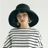 Breda brim hattar kvinnor sommarsol hatt stora takar strand japansk hepburn stil semester fold fiskare mössa temperament platt chapeau de paille