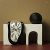 Relógios de mesa Nordic Small Plastic Mecânica cabeceiraRelógio de mesa criativo quarto escrivaninha casa bateria retrô desktop escritório