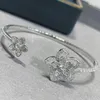 Bangle Ladies Fashion Jewelry Design Open Armband High-End Original Inlagd Zircon Hollow Flower Luxury Ring