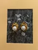 Boucles d'Oreilles Pendantes LONDANY Petite Perle de Verre Ovale Metal Line Design