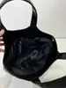 Tygpåse icare maxi överdimensionerad shoppingväska designer handväskor 3 storlek fäster plånbok quiltade kvinnors resor satchel axelväska shopping väskor svart