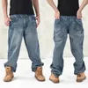 Мужские джинсы 2023 Большой размер 30 44 модные большие карманы хип -хоп скейтборд повседневный мужчина джинсовый бренд Blue Black Brand 230715
