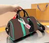 Bolsas de mão de grife Bolsas femininas Bolsa de couro real Bolsa de ombro com relevo Bolsa de travesseiro Estilo clássico Bolsas de grife marrons