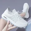 Women oddychający trampki Białe buty do biegania Kobieta lekka oddychająca moda trenerów sportowych buty skarpet