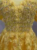 2023 Abito da ballo giallo di lusso Abiti Quinceanera Puffy Off spalla Appliques in pizzo Perline di cristallo Dolce 16 Puffy Tulle Fiori Plus Size Prom Abiti da sera