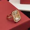 Kvinna som öppnar med sidoringar Rings Vlogo Metal Designer Gold Letter V Luxury Jewelry Women Wedding Ring 114534