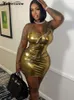 Grundläggande avslappnade klänningar Kricesseen Sexig guld Glänsande Ruched Detaljer Skinny Mini Dres ärmlös One Shoulder Bodycon Dress Hollow Out Club Outfits 230715