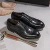 Classico abito da uomo Oxford in pelle genuina maschio brogue designer allaccia su scarpe formali per ufficio per feste di nozze per me e un dottor dignr sho