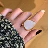 Klusterringar högkvalitativ ins personlighet mode retro 18k guld geometri ring med naturliga nacre berömda designer varumärke smycken tillbehör