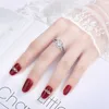 女性の結婚指輪のためのハイグロスダイヤモンドモイサナイトリングが象徴するバンドリング