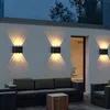 태양 벽 램프 야외 LED 조명 정원 발코니 마당 거리 벽 장식 램프를위한 방수 위와 아래로 빛나는 조명