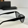 Solglasögon svart ram med fjäril Wellington -ramar och nylonlinser för unisex UVA/UVB -skydd