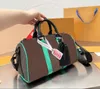 Bolsas de mão de grife Bolsas femininas Bolsa de couro real Bolsa de ombro com relevo Bolsa de travesseiro Estilo clássico Bolsas de grife marrons