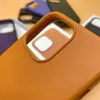 iPhone 용 가죽 자석 전화 케이스 15 14 Pro Max 케이스 로고 및 소매 패키지가있는 Magsafe PU 가죽 휴대 전화 케이스와 호환됩니다.