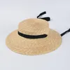 Cappelli larghi brim cravatta cappello da spiaggia paglia per donne modella in passerella bassa