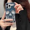 Estuche para teléfono estereoscópico de moda iPhone14 Pro Max 13 12 Calavera estereoscópica 3D Borde galvanizado de alta calidad.