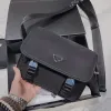 Diseñador de moda bolsos cruzados para hombre maletines marca mensajero bolsos de hombro nuevos monederos negros bolso de sobre para mujer Nylon mini bolso mediano 2023