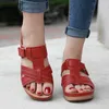 Slippers Zomer Dames Sandalen Fashion Cross Design Hollow Out 5cm Dikke Bodem Romeinse Slippers Magic Tape Ademend Leer strand Schoenen L230717