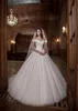 Un mariage en ligne au large de l'épaule D Appliques florales robes nuptiales Longueur du sol en dentelle sur mesure Robe de la mariée