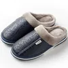 Pantofole da uomo Home Winter Indoor Scarpe calde Fondo spesso Peluche Pantofole da casa in pelle impermeabile Uomo Scarpe in cotone 2022 Nuovo L230704