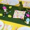 Dekorative Blumen, Kunstrasen-Tischläufer, realistische künstliche Kunstrasen-Tuchdekoration für St. Patrick's Ostern, Weihnachtsparty, Party