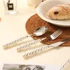 Set di stoviglie 4 pezzi Set di posate con manico in perla Coltelli e forchetta da bistecca in argento Cucchiaio per coltelli in acciaio inossidabile Cucchiai da tavola occidentali Cucchiai da dessert