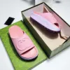 Slide lyxiga tofflor varumärkesdesigners Kvinnor damer ihåliga plattform Sandaler kvinnors glidsandal med lnterlocking g härlig solig strand w hek