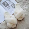 2022 Zimowe nowe kobiety Slipper Soft Rabbit Fur Krzyż górny 3 cm Platforma pięty Futro ciepłe wnętrza damskie puszyste puszyste kapcie L230704