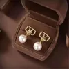 Pendientes clásicos diseñador mujer stud lujo oro corazón forma perla cristal oro doble V letra 925s joyería de plata