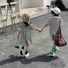 衣類セット兄弟姉妹は夏の服を一致させる韓国の子供の服の女の女の子の縞模様のドレス子供の男の子のスーツZ230717