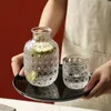 Vinglasglas av glas vattenflaska med kopp europeisk retro präglad sängkaka karafe tumbler pitcher te mjölk kall vattenkokare