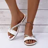 Tofflor kvinnor sommar ny strass dekoration lyx sandaler tofflor kvinnliga vita sexiga sandal damer casual mjuka platta glider l230717