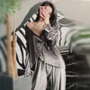 Damen-Nachtwäsche mit tiefem V-Ausschnitt, lässig, sexy, schlank, Frühlings- und Herbst-Pyjama mit langen Ärmeln, modisches Samt-2-teiliges Set für Damen