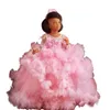 Robes de demoiselle d'honneur roses luxueuses Sheer Neck Feather Little Girl Robes de mariée pas cher Communion Pageant Robes Robes